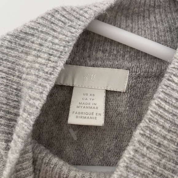 h&m mock neck bat-sleeve sweater - Picture 4 of 4